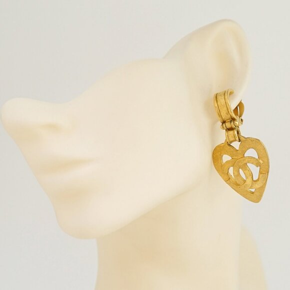CHANEL CC Logos Heart Dangle Clip-On Earrings Gold Tone 95P Auth w/Box w1142 - Picture 13 of 13